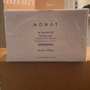Monat be balanced lightweight moisturizer